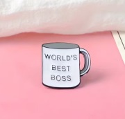 Przypinka "World’s Best Boss” kubek The Office Pin Serial Biuro
