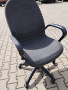 Krzesło biurowe materiałowe regulowane / biuro, home office