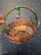 koszyczek wielkanocny z dekoracja, dekoracje można zdjąć 