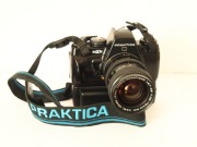 Praktica BX20, plus obiektyw Vario – Prakticar 35-70 mm, plus Winder.