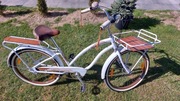 Rower damski kolekcjonerski marki Electra Cruiser KOA 3 i białym
