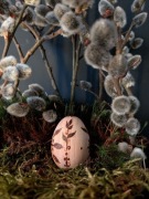 Ręcznie zdobiona drewniana pisanka