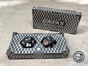 Catan: Dodatek zmniejszający losowość gry, kostki, kości + Pudełko na kości