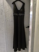 Elegancka czarna sukienka maxi