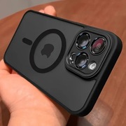 iPhone 16 Czarne Matowe Przeźroczyste Etui odporne na wstrząsy.