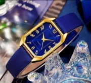 Nowy elegancki zegarek damski kwarcowy. 