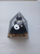 Piramida Orgonit z symbolem YIN-YANG