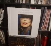 Joni Mitchell - Love Has Many Faces