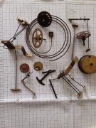 Stare zegary ścienne, złom zegarmistrzowski,  części