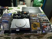 PS1 z 2 padami,kartą pamięci,okablowaniem i 22 gry