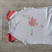 Bluzka bez rękawów biała z czerwoną różą 104 kod367