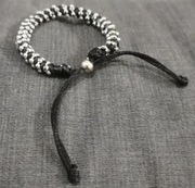 Bransoletka czarno-srebrna, regulowana na sznurku 