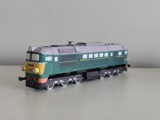 ST44 - 782 z zółtym przodem lokomotywa towarowa spalinowa diesel -sklejony 