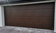 Brama garażowa segmentowa, ciemny dąb, 2230x2340