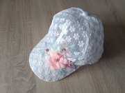 Czapka damska biała w kwiaty