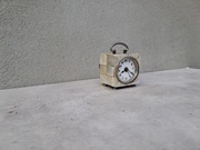 Stary budzik  miniaturka w masie perłowej  1930- rok 