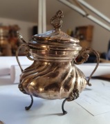 SREBRNA CUKIERNICZKA Z ŁYŻECZKĄ , WŁOCHY OKOŁO 1880 r. pr 800 waga 201g