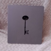 Skrzynka, szafeczka wisząca metalowa na klucze