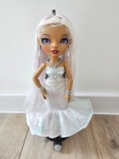 Lalka Rainbow High Roxie Grand Holiday Edition
