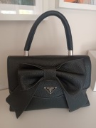 Torebka kokarta Prada mała czarna elegancka 