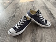 Klasyczne trampki Converse w rozmiarze 32