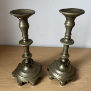 stary zabytkowy mosiężny świecznik przedwojenny rozkręcany lichtarz mosiądz