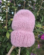 Czapka w kolorze jasnej lawendy.Handmade.