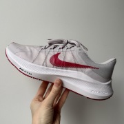 Damskie buty sportowe do biegania NIKE ZOOM WINFLO 8 25cm 39 CW3421-503