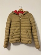 Kurtka puffer w kolorze karmelowym z czerwoną podszewką S