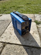 Prostownik. Zasilacz. Skrzynka. Obudowa.