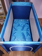 Smiki kojec, niebieskie łóżeczko turystyczne dla dziecka