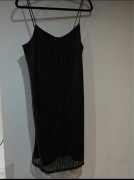 Czarna prosta sukienka na ramiączka