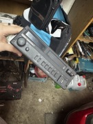 Oryginalne radio samochodowe BMW Bavaria C produkcji Bosch.