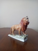Porcelanowa figurka lwa