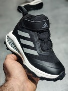 Buciki dziecięce firmy Adidas Fortarun, rozmiar 28 .