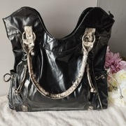 Torebka damska czarna lakierowana z szarymi dodatkami węża