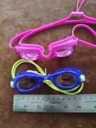 Okularki do pływania dla dziecka, jedne nowe drugie jak nowe