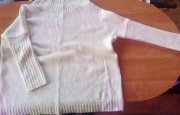 Biały sweter oversize 