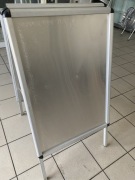 Ekspozytor reklamowy tzw. potykacz typu OWZ na plakat A1. Aluminiowy.