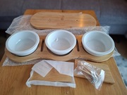 Podwyższana miska dla kotów i małych psów z drewnianym stojakiem