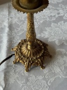 Zabytkowa lampka stojąca 