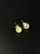 Srebrne kolczyki sztyfty z bursztynem