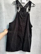 Czarna sukienka na szelkach George r. 12 