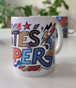 Super kubek na prezent, ze świetną grafiką "Jesteś super"