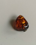 Broszka z naturalnym bursztynem 