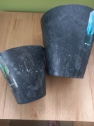 Zestaw 2 doniczek plastikowych bez podstawek