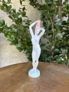 PORCELANOWA FIGURKA KOBIETY - AQUINCUM vintage retro PRL