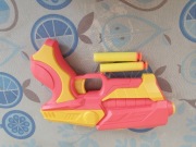 Pistolet z piankowymi nabojami