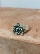 Sygnet Róża z Czaszką – Gotyk / Vintage / Unisex