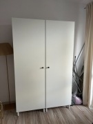 Biała szafa IKEA